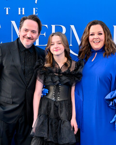 Мелисса Маккарти появилась в компании мужа и дочери Жоржетты на премьере фильма «Русалочка»