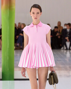 Держитесь за подолы! Микро-мини от Loewe стали ещё короче