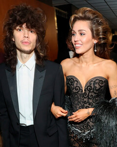 Майли Сайрус и её бойфренд Макс Морандо живут вместе