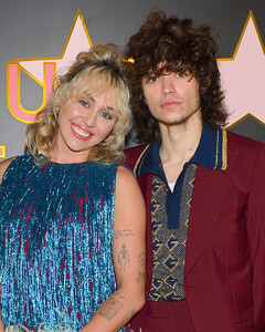 Майли Сайрус рассказала, как она познакомилась со своим бойфрендом Максом Морандо