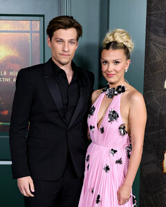 Милли Бобби Браун пролила свет на помолвку с Джейком Бонджови в эфире британского радио