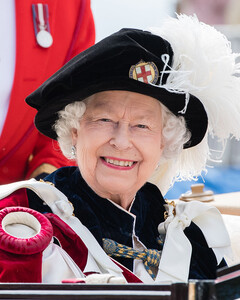 Молодое поколение британцев задумалось о смысле монархии