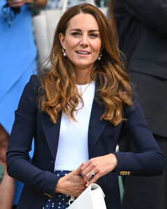 Сколько денег у семьи Кейт Миддлтон на самом деле?