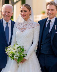 Наоми Байден поделилась снимками своего прекрасного репетиционного ужина в Белом доме