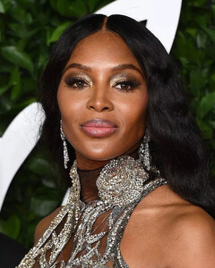 Наоми Кэмпбелл: «Я пожертвовала личной жизнью ради карьеры»