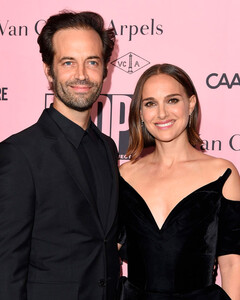 Натали Портман и Бенжамен Мильпье борются за брак на фоне новостей об измене