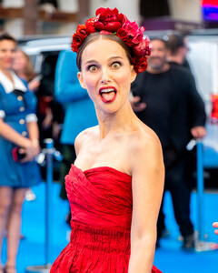 Натали Портман почтила память Фриды Кало на премьере фильма «Тор: Любовь и гром» в Великобритании