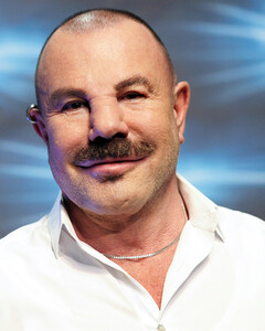 Умер на 74-м году жизни: не стало французского модельера Тьерри Мюглера