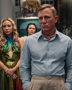 Детектив «Достать ножи: Стеклянная луковица» стал фильмом №1 на Netflix