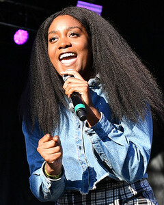 Рэперша Noname призвала знаменитостей молчать о конфликте Израиля и Палестины