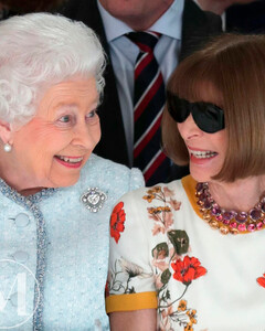 Новая книга костюмера Елизаветы II — Анджеллы Келли расскажет, как королева справилась с карантином и смертью принца Филиппа