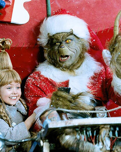 Вместо «Иронии судьбы»: какие фильмы смотрят в разных странах перед Новым годом?