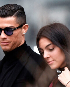 Новорождённая дочь Криштиану Роналду уже дома с семьёй после трагической смерти близнеца