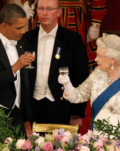 Удивительное правило обеденного стола королевы, которому должны следовать все гости