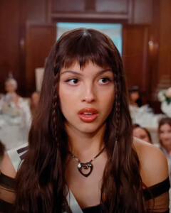 Оливия Родриго опубликовала клип на песню Obsessed