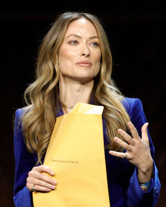 Оливия Уайлд получила документы об опеке над детьми прямо во время фестиваля CinemaCon