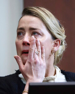 Откровения Эмбер Хёрд: «Джонни Депп сломал мне нос после Met Gala»