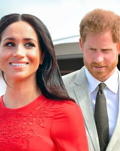 Меган Маркл назвали «нарциссическим социопатом» в книге воспоминаний их дворцовых помощников