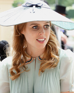 Первенец мужа принцессы Беатрис живёт в роскошных условиях