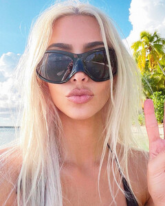 Пит Дэвидсон прошёл «тест на бойфренда» от Ким Кардашьян во время отпуска в тропиках