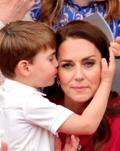 «Ей не стать королевой»: почему Кейт Миддлтон воспитывает детей иначе, чем это делала Елизавета II?