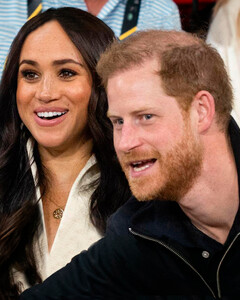 Почему Меган Маркл оставила принца Гарри в Нидерландах, а сама вернулась в Калифорнию?