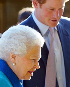 Почему принц Гарри хотел скрыть от публики, что Елизавета II отказалась оплатить личную охрану его семье?