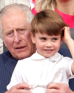 Почему принц Луи не будет посещать школу, в которую ходили его сестра и брат — принцесса Шарлотта и принц Джордж?