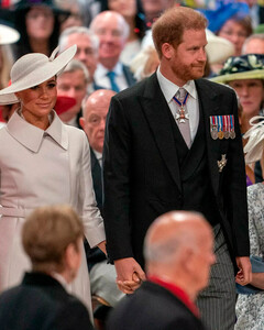 «Это их последний шанс на примирение»: приедут ли Меган Маркл и принц Гарри на коронацию Карла III?