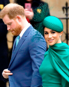 «Деньги утекают как вода»: названа настоящая причина выхода книги откровений принца Гарри