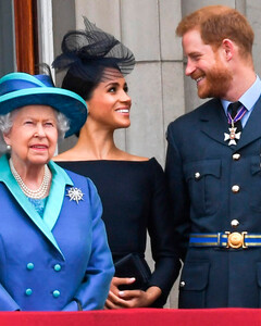 Подробности встречи Сассекских с королевой Елизаветой II могут появиться в их документальном фильме на Netflix