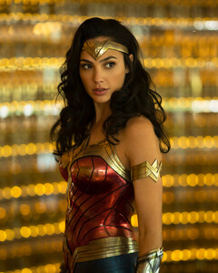 Премьеру «Чудо-женщины» перенесли, чтобы помочь «Доводу» Кристофера Нолана окупиться