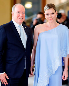 Принц Альбер и принцесса Шарлен обратились к публике с пожеланиями на 2024 год