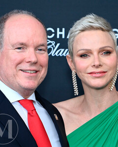 «Она - пример стойкости!»: принц Альбер сказал, что гордится своей женой принцессой Шарлен после очень трудного года