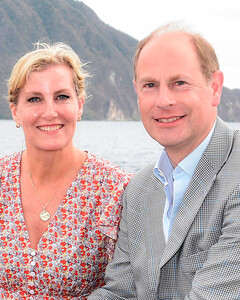 Принц Эндрю и Софи Уэссекская отдали дань уважения принцу Филиппу, поехав на один популярный курорт