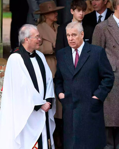 Карл III разрешил: принц Эндрю встретил Рождество вместе с королевской семьёй