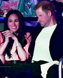 Романтика на виду у всех: принц Гарри и Меган Маркл устроили свидание во время матча NBA