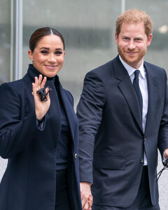 Большие надежды: принц Гарри и Меган Маркл планируют снять сериал по мотивам романа Чарльза Диккенса