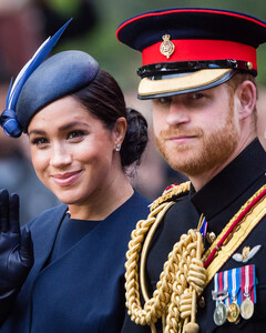 Принц Гарри и Меган Маркл объявили о прибавлении в семействе на свадьбе принцессы Евгении и Джека Бруксбэнка