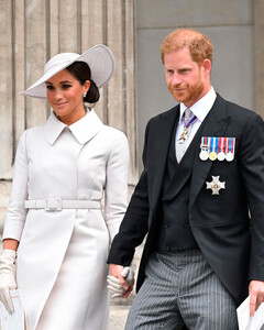 Почему вероятность присутствия принца Гарри и Меган Маркл на коронации Карла III равна нулю?