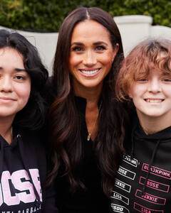 Принц Гарри и Меган Маркл рассказали подросткам, как справляться с кибербуллингом