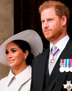 Представители дворца ждут незамедлительного ответа от принца Гарри и Меган Маркл на приглашение на коронацию Карла III