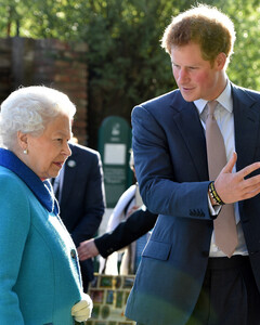 Принц Гарри предал умирающую королеву Елизавету II