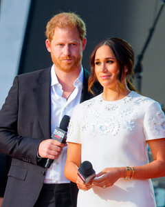 Из-за Меган Маркл принц Гарри оказался перед сложным выбором