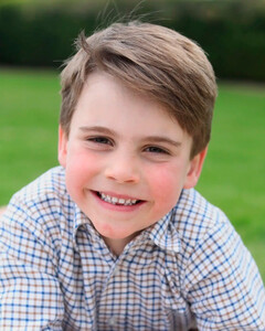 Принц Луи порадовал портретом от своей мамы по случаю шестого дня рождения