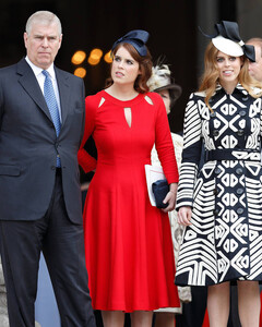 Какие отношения у принца Эндрю с его дочерьми — принцессами Беатрис и Евгенией — после его обвинения в изнасиловании?