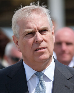 Что грозит принцу Эндрю, если суд признает его виновным в насилии?