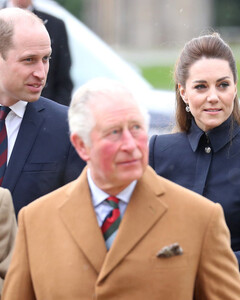 Лишили минуты славы: принц Чарльз разозлился на Кембриджских, так как они украли всё внимание СМИ