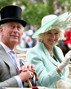 Восточные сказки: принц Чарльз и Камилла отправятся на Ближний Восток