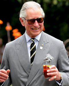 Пищевые привычки принца Чарльза: персонал голодает, а он следит за модой